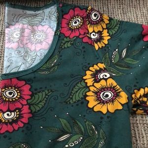Small LulaRoe Classic T